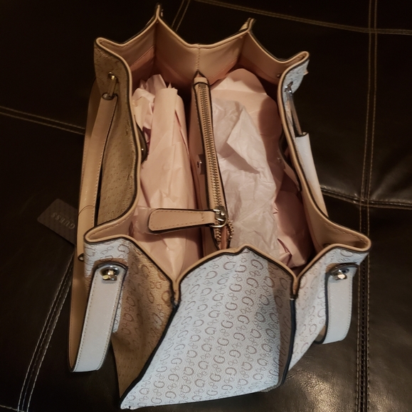 Guess Pocket Book - Picture 4 of 5